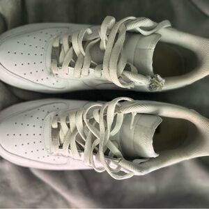 Nike White Athletic Shoes Classic Design worn a couple times had the box